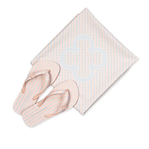 KIT INFANTIL CHINELO DE DEDO ROSA LISTRAS + LENÇO