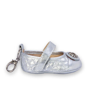 SAPATILHA RN PRATEADA DE COURO MATELASS&Ecirc; COM VELCRO CATHERINE