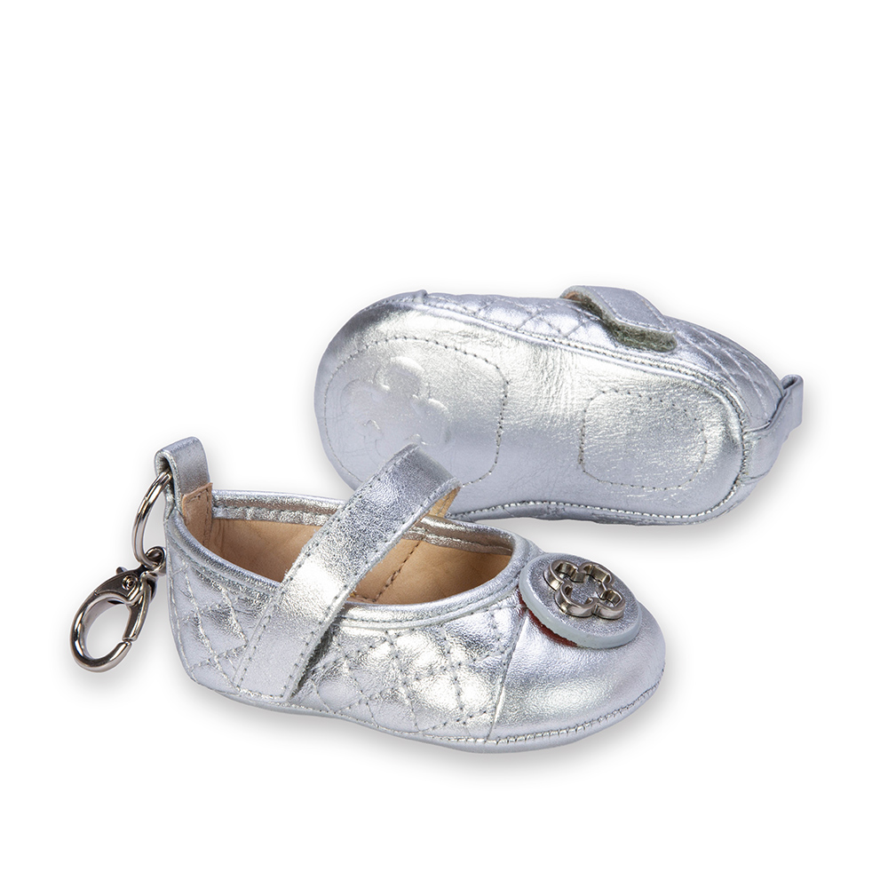 SAPATILHA RN PRATEADA DE COURO MATELASSÊ COM VELCRO image number 3