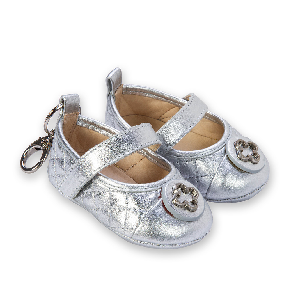 SAPATILHA RN PRATEADA DE COURO MATELASS&Ecirc; COM VELCRO CATHERINE image number 1