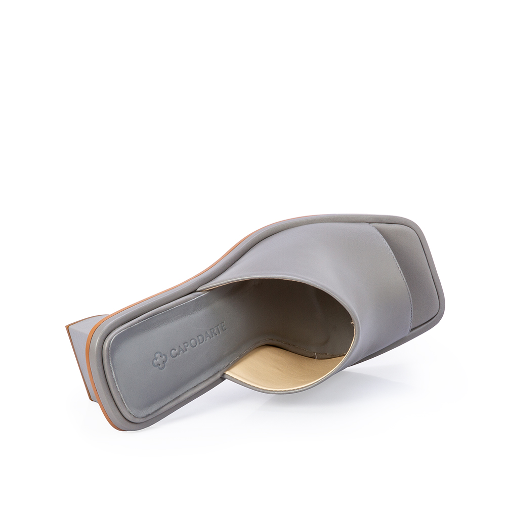 MULE CINZA CARBONO SALTO BAIXO DE COURO image number 4