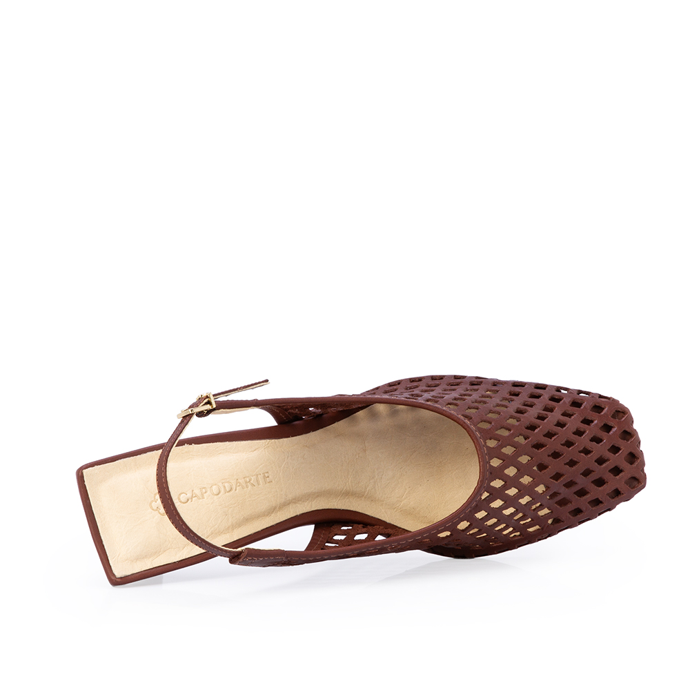 SCARPIN SLINGBACK MARROM ÉBANO DE COURO VAZADO image number 4