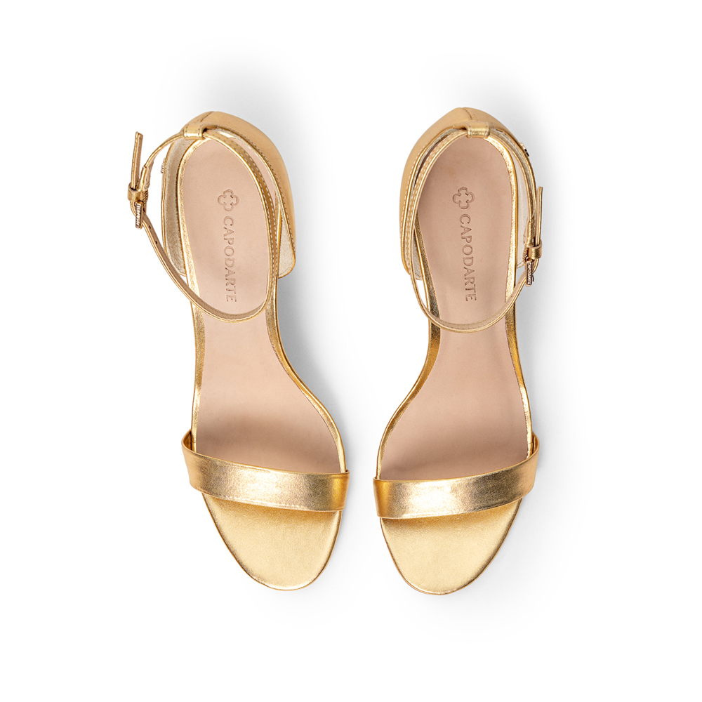 SANDÁLIA SALTO ALTO DE COURO DOURADA METALIZADA image number 4